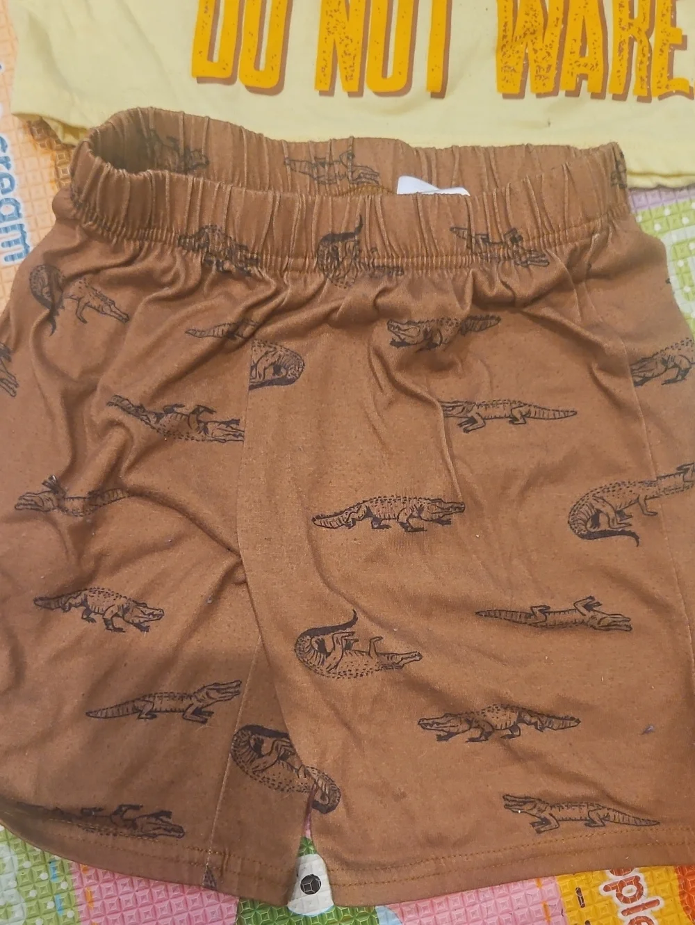 Size 7 Carter's Yellow Crocodile 👕 with Brown Croc Print 🩳Pajamas Set